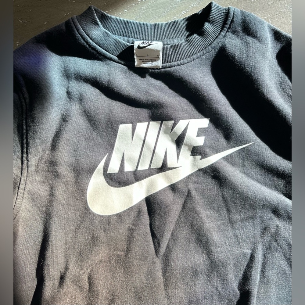 Kids size Large crewneck Nike sweatshirt.  Color is black. - Picture 2 of 3